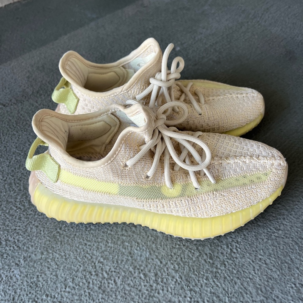 Yeezy Boost 350 V2 size 5